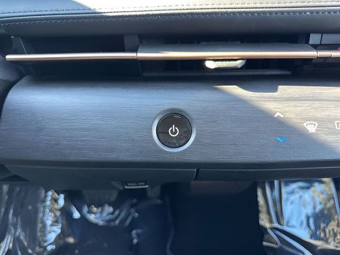 Used 2023 Nissan Ariya AWD image 23