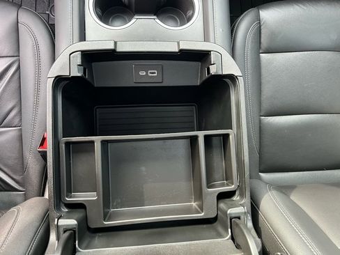 Used 2022 Chevrolet Tahoe Z71 w/ Luxury Package image 37