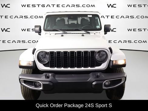 Used 2024 Jeep Gladiator Sport AWD/4WD image 2
