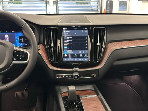 Used 2024 Volvo XC60 B5 Plus w/ Climate Package AWD/4WD image 11