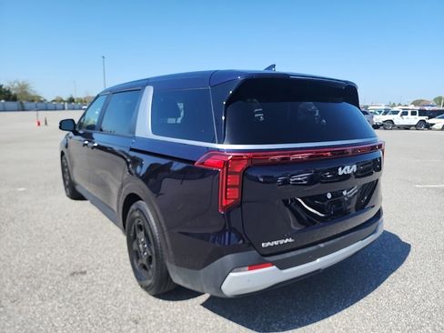 Used 2025 Kia Carnival image 9