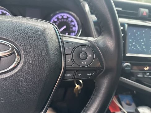 Used 2018 Toyota Camry SE image 10