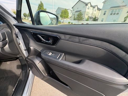Used 2025 Subaru Forester Limited AWD/4WD image 16