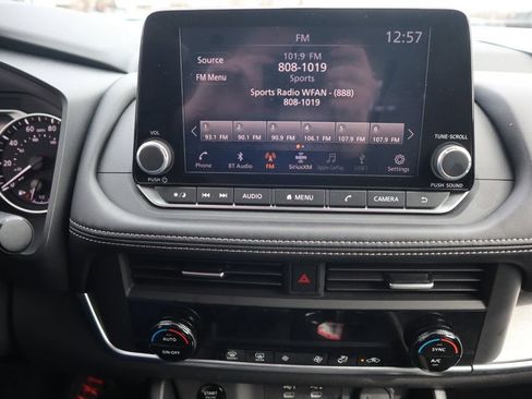 Certified 2025 Nissan Rogue SV AWD/4WD image 23