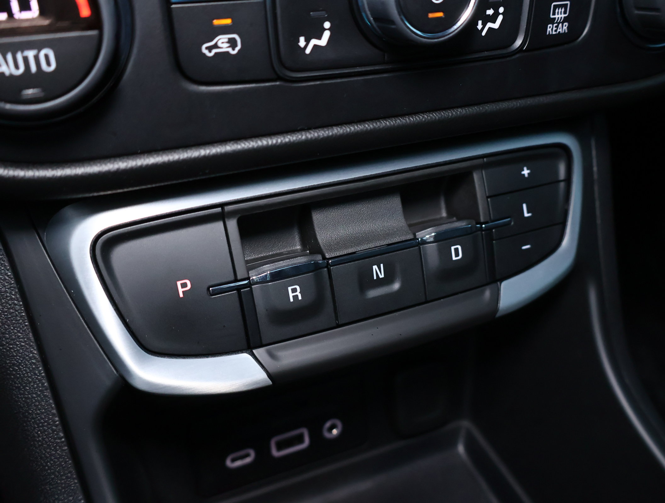 Used 2022 GMC Terrain SLT w/ Infotainment Package II FWD image 23