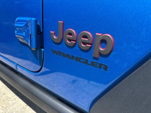Used 2024 Jeep Wrangler Unlimited Rubicon w/ Technology Group AWD/4WD image 6