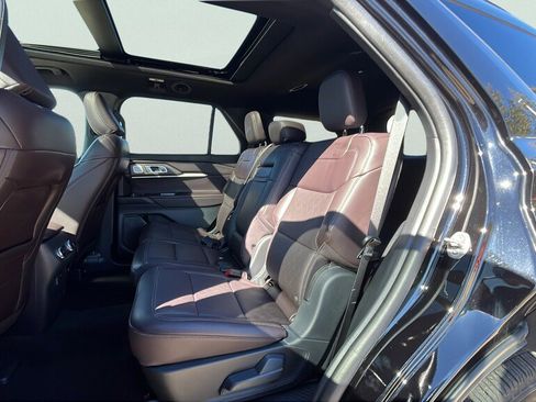 Used 2025 Ford Explorer Platinum image 17