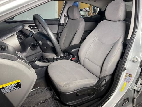 Used 2016 Hyundai Elantra SE FWD image 25