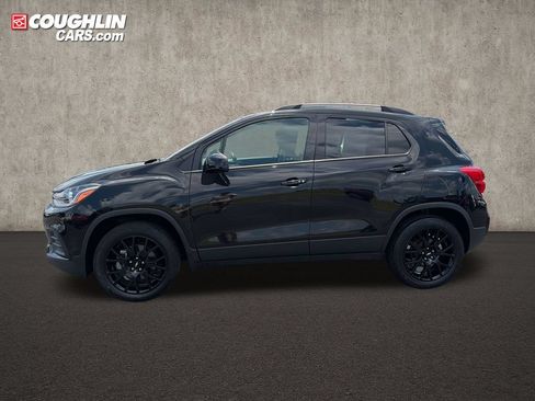 Used 2022 Chevrolet Trax LT w/ Midnight Edition AWD/4WD image 4