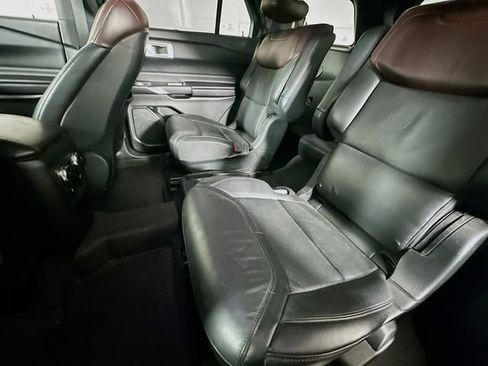 Used 2020 Ford Explorer Platinum w/ Premium Technology Package image 26