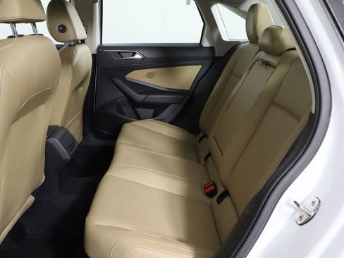 Used 2019 Volkswagen Jetta SE w/ Cold Weather Package image 17