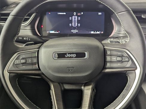 New 2025 Jeep Grand Cherokee Limited image 18