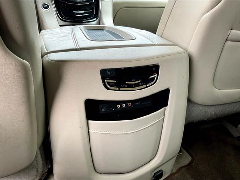 Used 2015 Cadillac Escalade Luxury RWD image 10