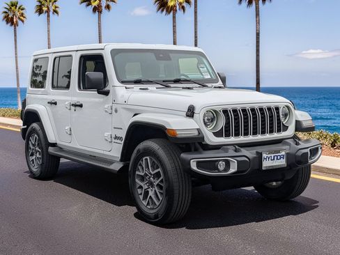 Used 2024 Jeep Wrangler Unlimited Sahara AWD/4WD image 4