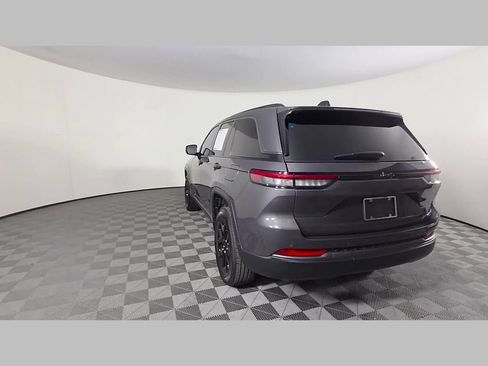 Used 2026 Jeep Grand Cherokee Altitude RWD image 41