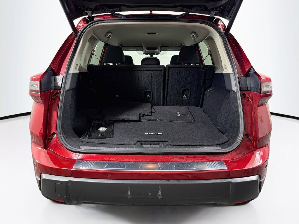 Used 2025 Nissan Rogue SV AWD/4WD image 25