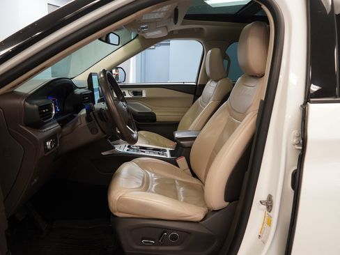 Used 2020 Ford Explorer Platinum w/ Premium Technology Package image 17