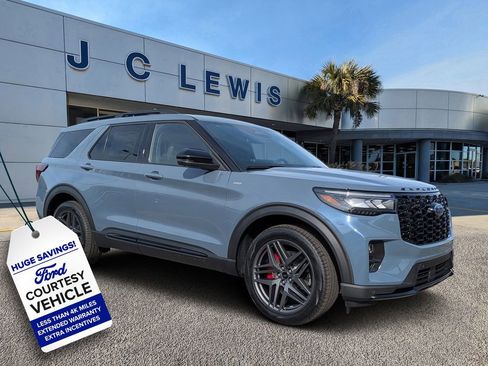 New 2026 Ford Explorer ST-Line RWD image 1