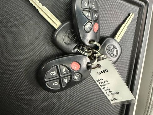 Used 2014 Toyota Sienna XLE AWD/4WD image 22