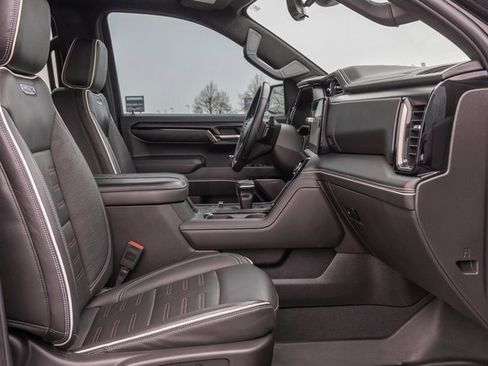 Used 2025 GMC Sierra 1500 AT4X image 7