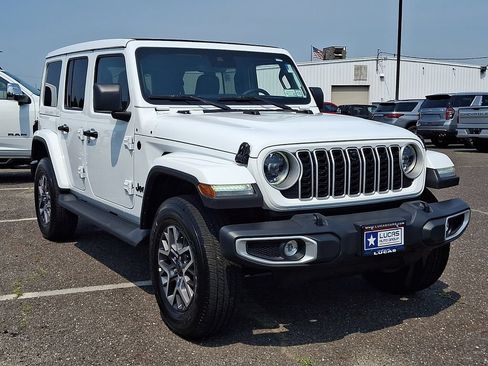 Used 2025 Jeep Wrangler Unlimited Sahara AWD/4WD image 2