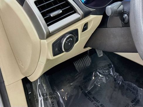 Used 2016 Ford Fusion SE FWD image 10