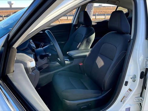 Used 2025 Nissan Altima 2.5 SV image 8