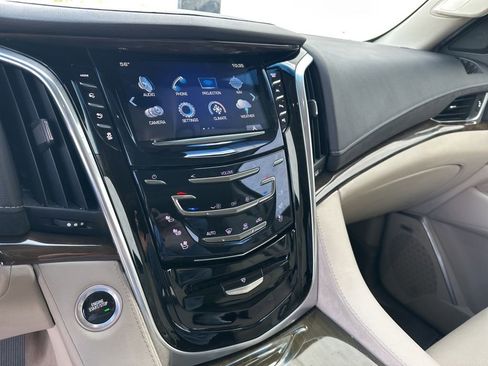 Used 2019 Cadillac Escalade ESV Premium Luxury AWD/4WD image 20