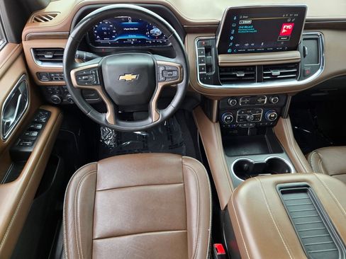 Used 2023 Chevrolet Suburban High Country image 12