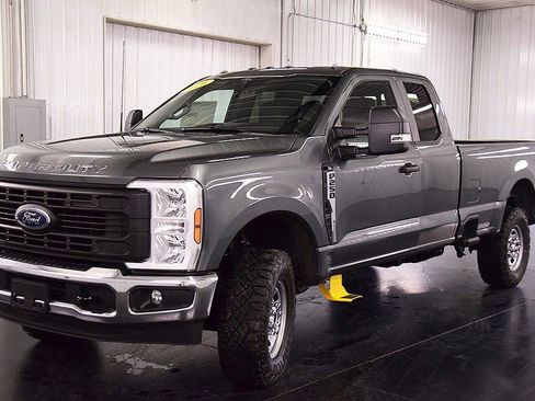 New 2026 Ford F250 XL w/ XL Off-Road Package image 3