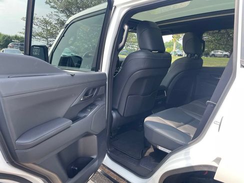 Used 2024 Lexus GX 550 w/ Accessory Package (Z1) AWD/4WD image 17