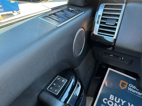 Used 2015 Land Rover Range Rover HSE image 17