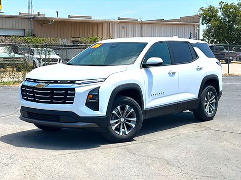 Used 2026 Chevrolet Equinox LT FWD image 2