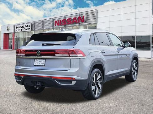 Used 2024 Volkswagen Atlas Cross Sport SE FWD image 4