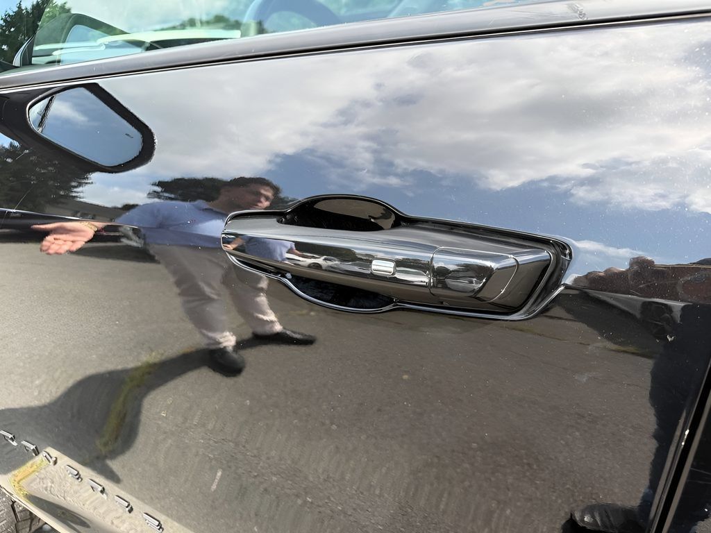 Used 2026 Chevrolet Traverse RS AWD/4WD image 18