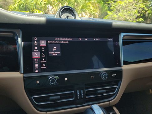 Certified 2023 Porsche Macan AWD/4WD image 24
