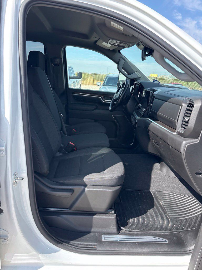 Used 2025 Chevrolet Silverado 3500 LT w/ Safety Package AWD/4WD image 19