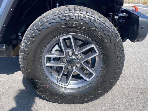 New 2026 Jeep Gladiator Mojave image 9