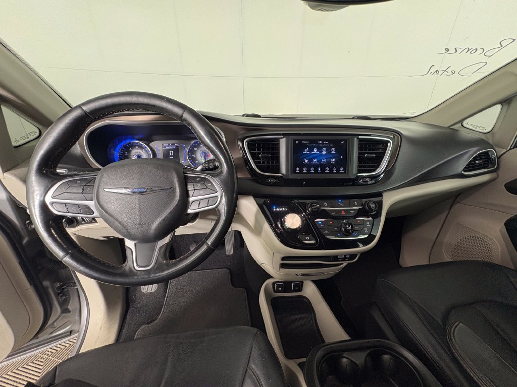 Used 2019 Chrysler Pacifica Touring-L FWD image 8