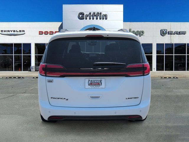 Used 2025 Chrysler Pacifica Limited FWD image 8