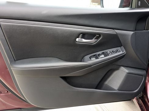Used 2025 Nissan Sentra SV FWD image 11