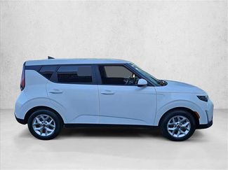 Used 2024 Kia Soul LX w/ Option Group 015 FWD video 4