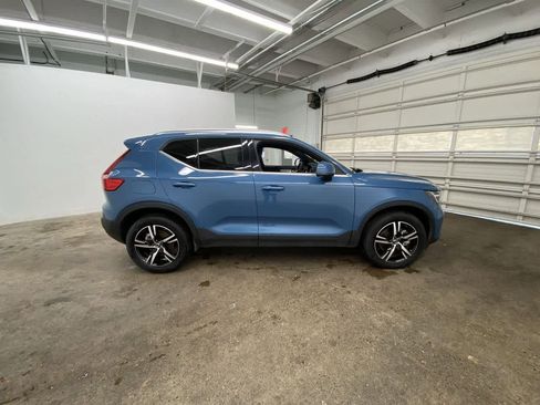 Used 2024 Volvo XC40 B5 Core image 7