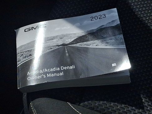 Used 2023 GMC Acadia SLE w/ Driver Convenience Package FWD image 30