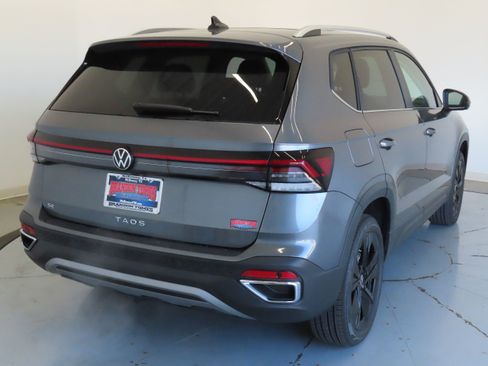 New 2026 Volkswagen Taos SE FWD image 4