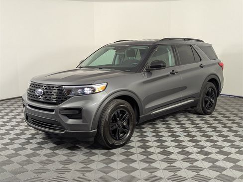 Used 2024 Ford Explorer XLT image 9