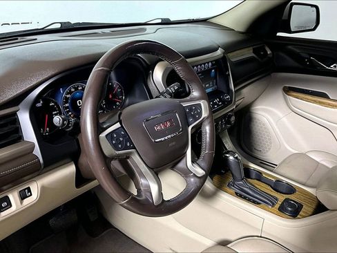 Used 2019 GMC Acadia Denali w/ Technology Package FWD image 10