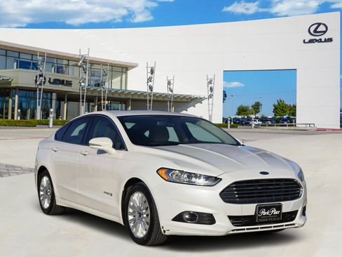 Used 2016 Ford Fusion SE w/ Equipment Group 502A image 2