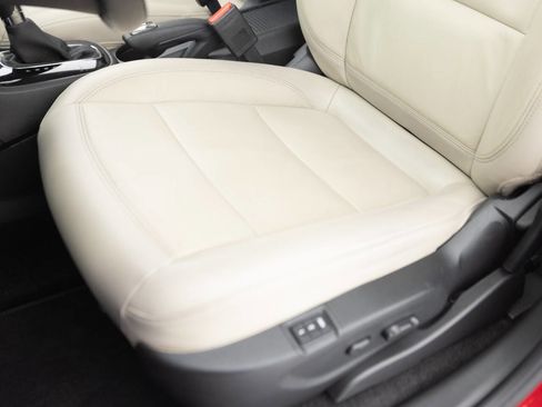 Used 2018 Buick Encore Essence w/ Experience Buick Package FWD image 23