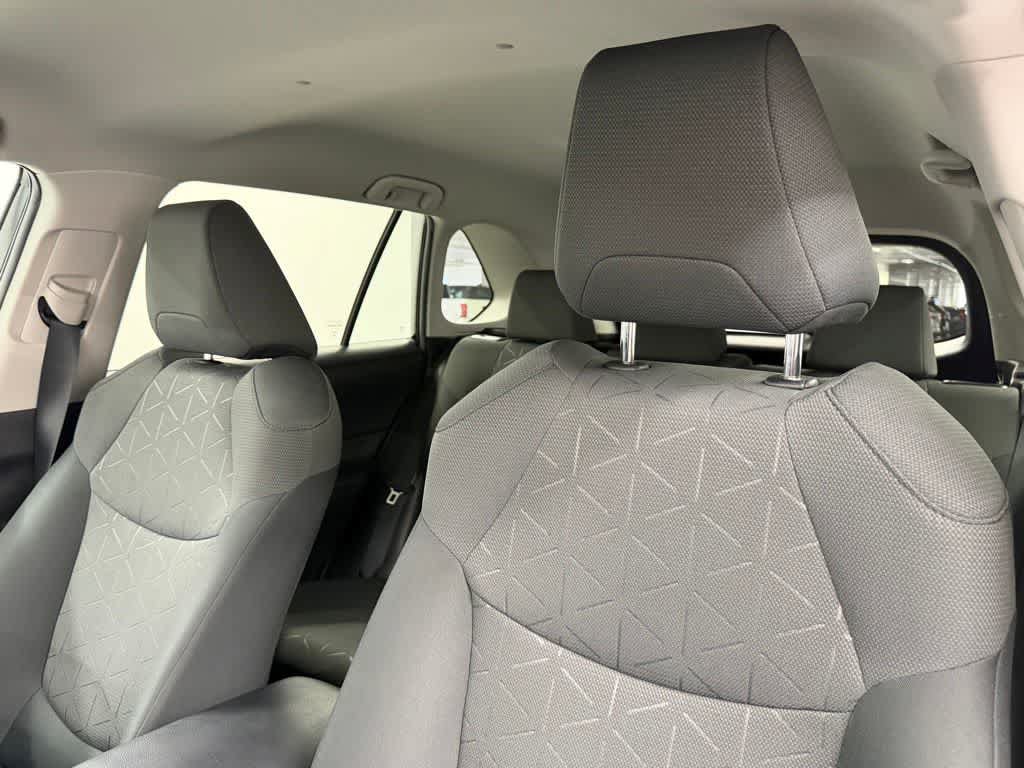 Certified 2021 Toyota RAV4 XLE w/ Carpet Mat Package (TMS) AWD/4WD image 24
